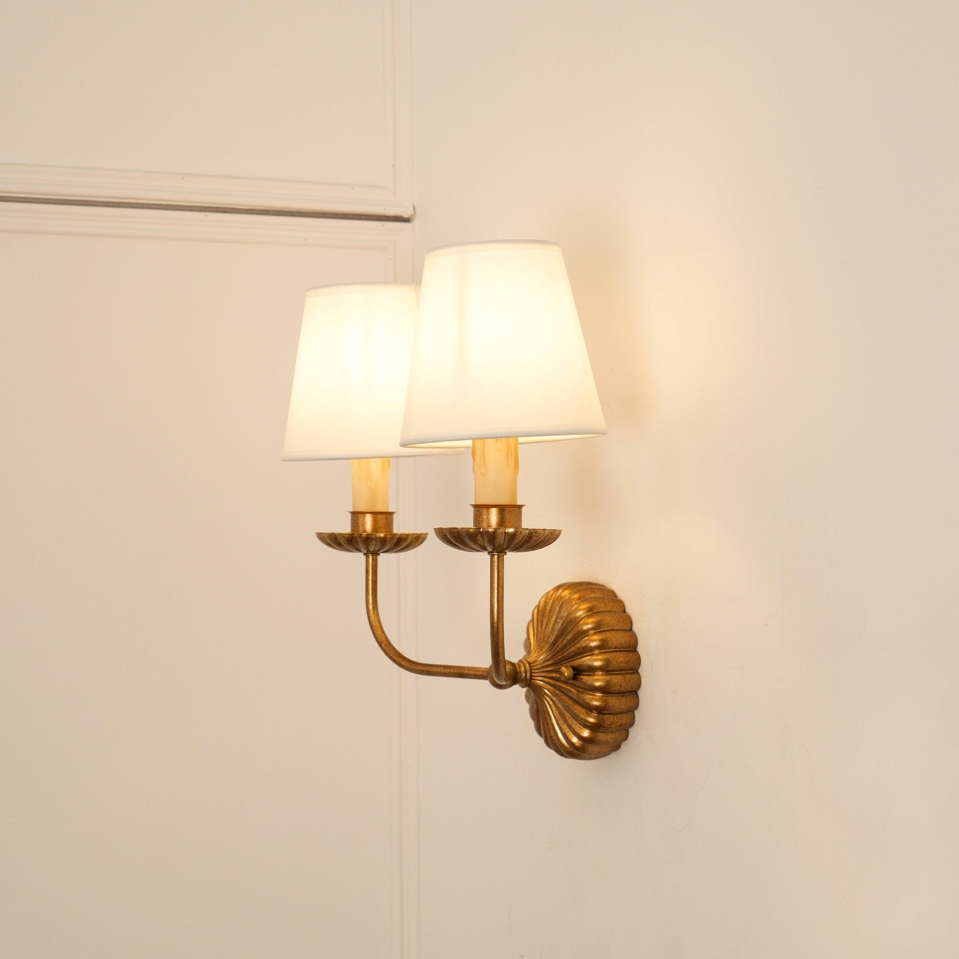 Doppelte Catina Wandleuchte mit antikgoldenem Finish