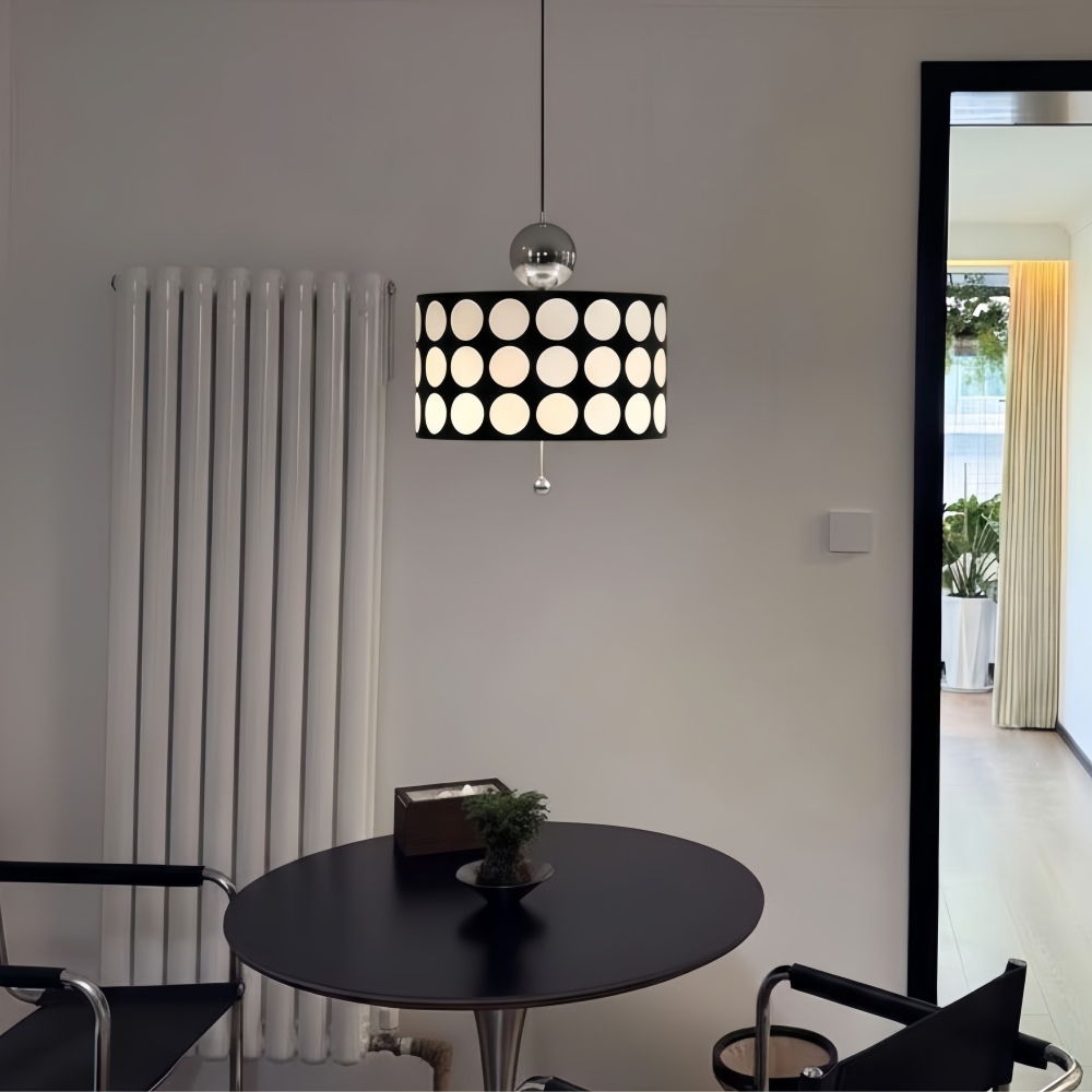 Dotrelia Pendelleuchte en un espacio moderno