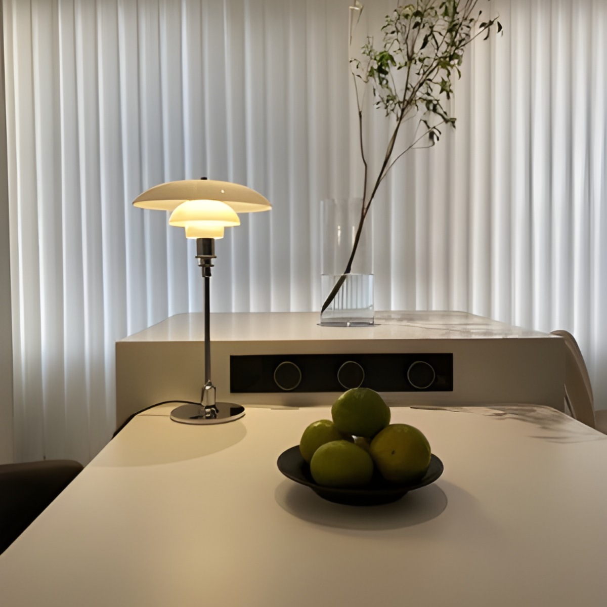 Kundenfoto der Layora Tischleuchte im Wohnbereich