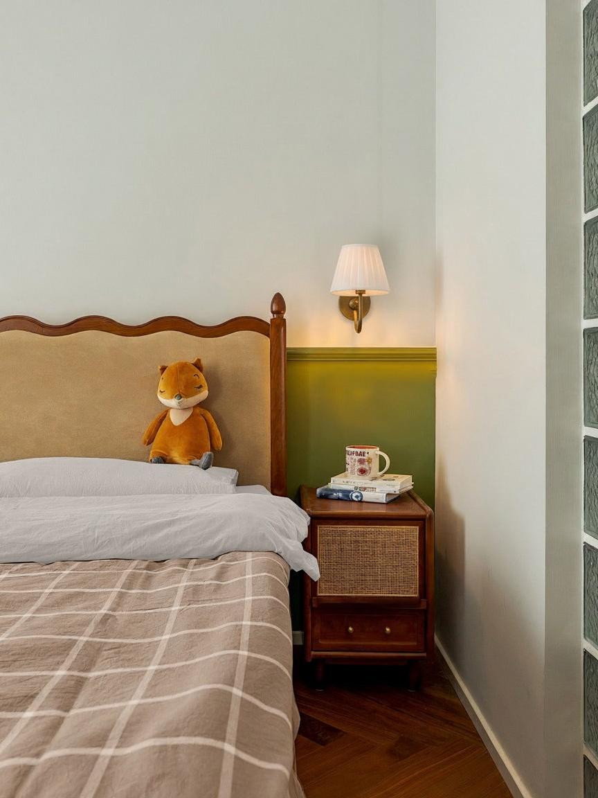 Kundenfoto mit Wandleuchte im Schlafzimmer