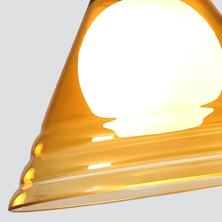 Pantalla de cristal ámbar en capas iluminada desde el interior