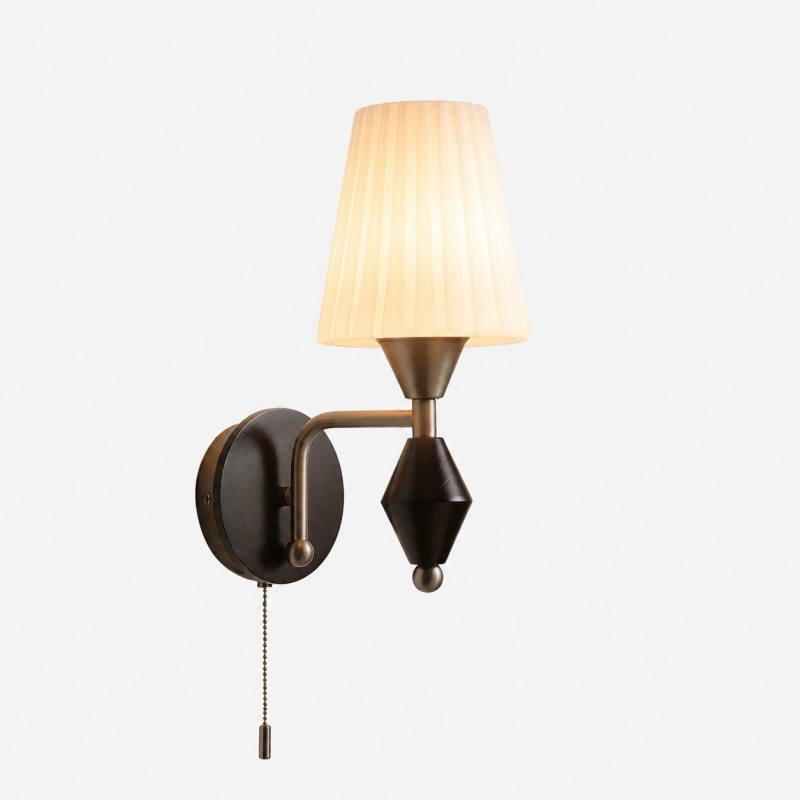 Aplique de pared de níquel mate, madera de fresno blanco y cristal.